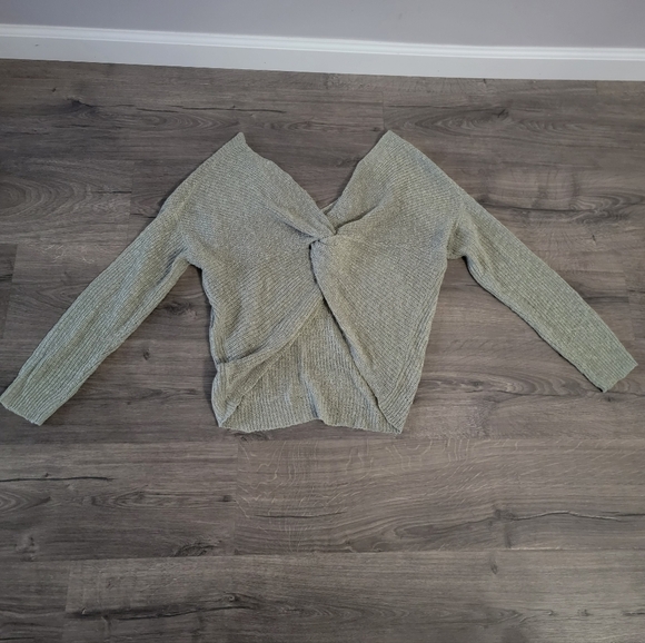 Olive green knot back sweater size L by Moon & Madison - Picture 3 of 4